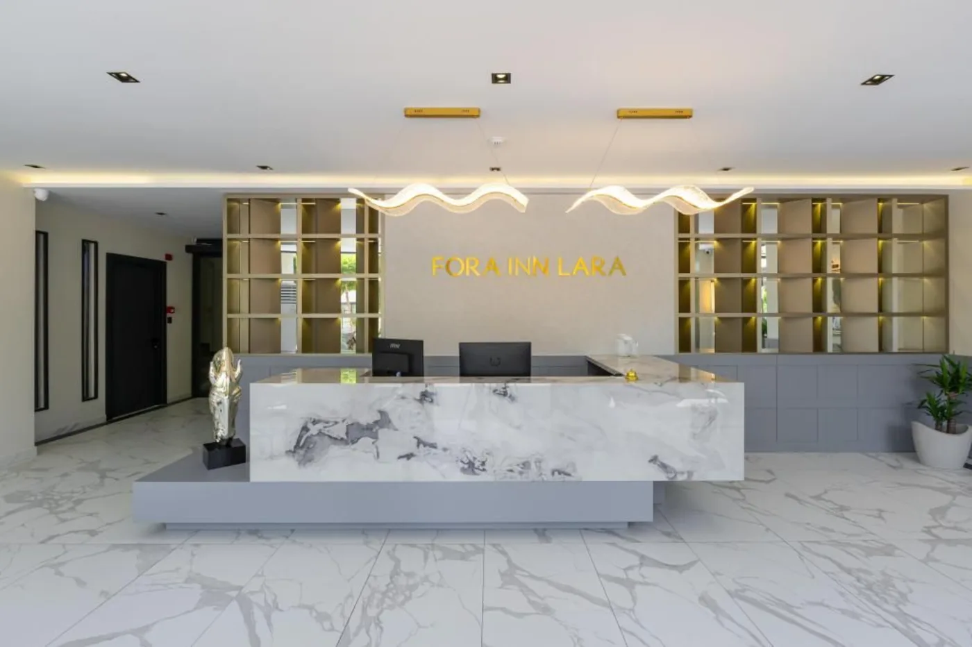Reception and lobby at Fora Inn Lara